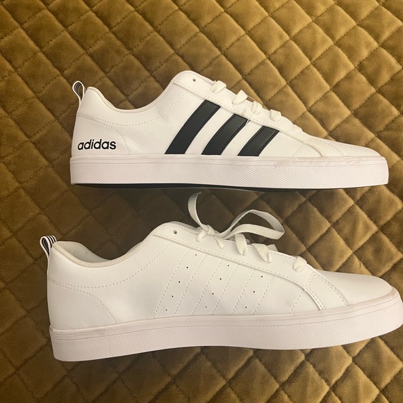 Classic Adidas - Picture 3 of 6